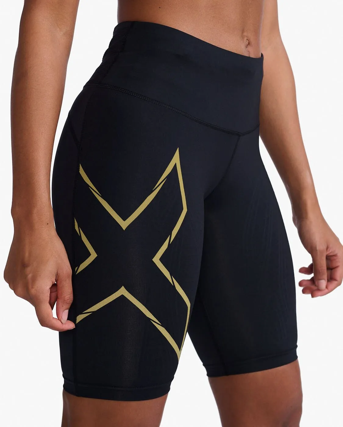 2XU Women Light Speed Mid-Rise Compression Short